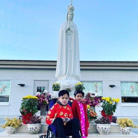 Noah and Sister in front of statute